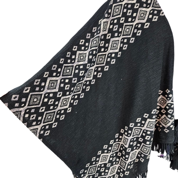 Mossimo Black Boho Chic Tapestry Aztec Fringed Oversized Kimono Small Medium N66 - Picture 4 of 7